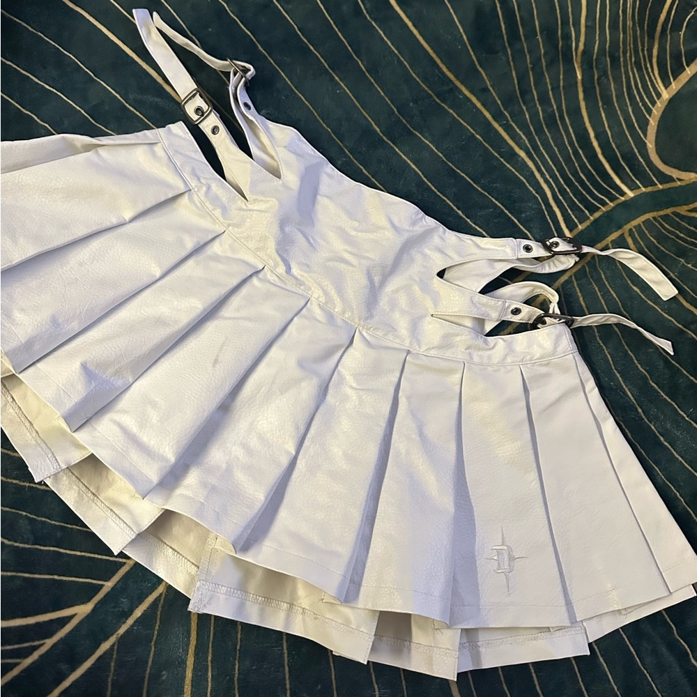 ⛓️🤍 DARKER WAVS WHITE PLEATED LEATHER SKIRT 🤍⛓️